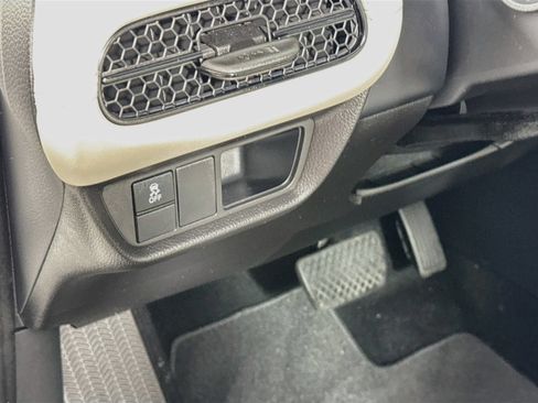 Used 2023 Honda HR-V LX image 10