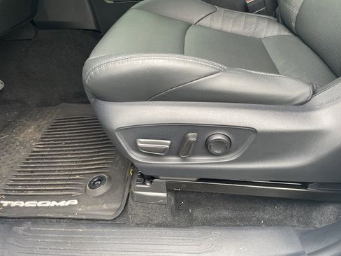 Used 2025 Toyota Tacoma TRD Sport image 20