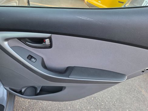 Used 2014 Hyundai Elantra SE w/ Option Group 02 FWD image 11
