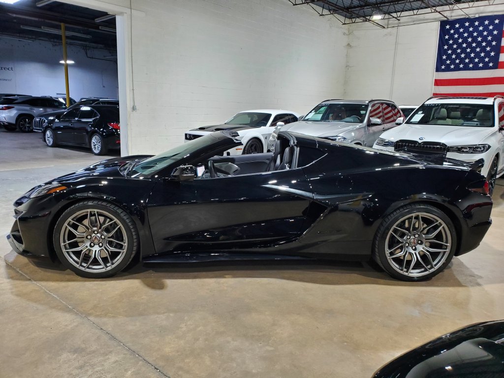 Used 2025 Chevrolet Corvette Z06 RWD image 13
