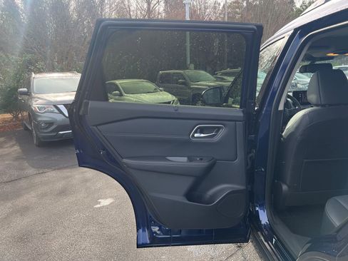 New 2026 Nissan Rogue Platinum image 22