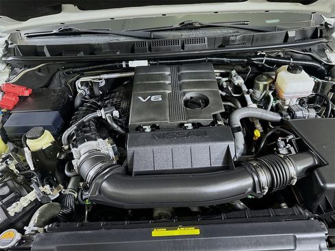 Used 2022 Nissan Frontier PRO-4X w/ Pro-4X Premium Package image 9