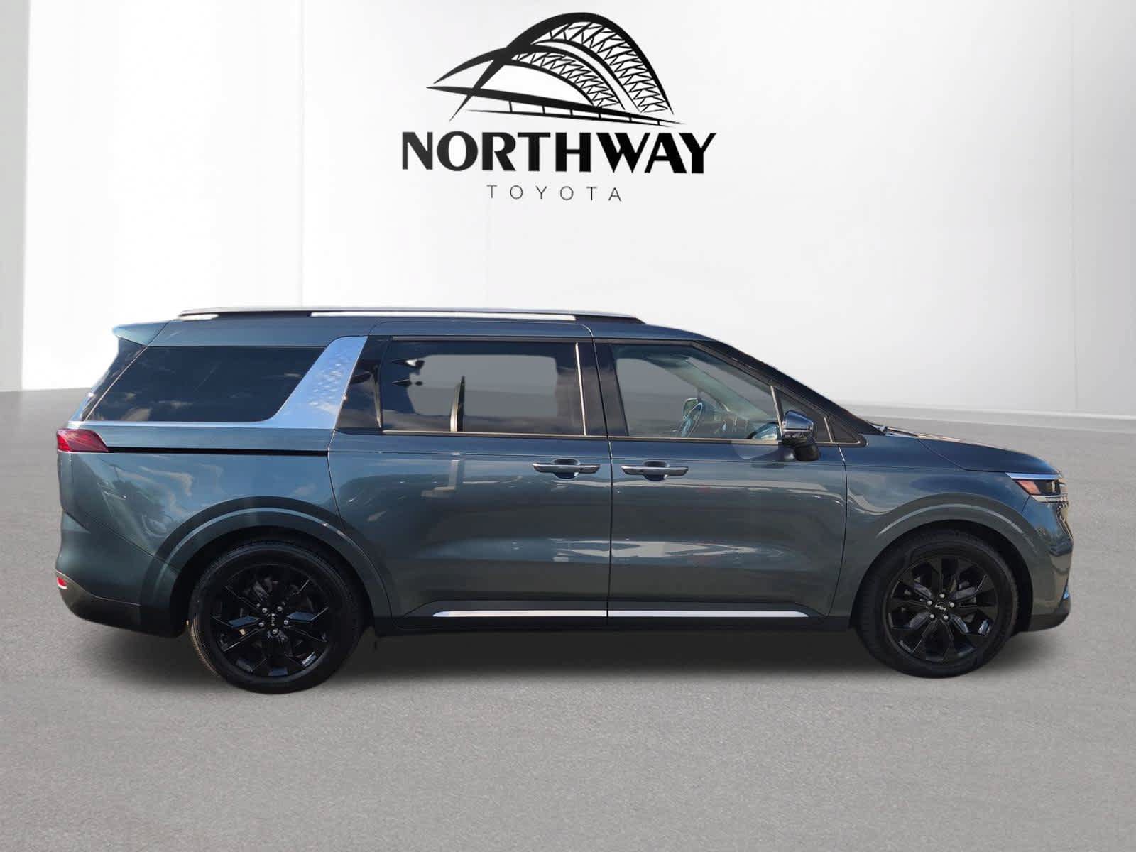 Used 2022 Kia Carnival SX FWD image 2