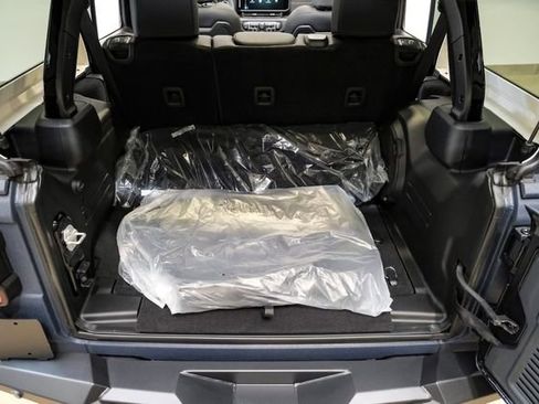 Used 2024 Jeep Wrangler Unlimited Rubicon w/ Technology Group image 50