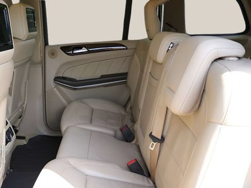 Used 2014 Mercedes-Benz GL 550 4MATIC image 17