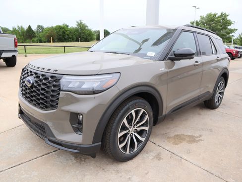 New 2026 Ford Explorer ST-Line w/ Premium Package RWD image 12