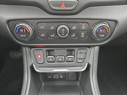 Used 2019 GMC Terrain SLT w/ Preferred Package image 20