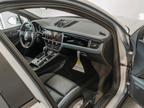 Certified 2025 Porsche Macan image 29