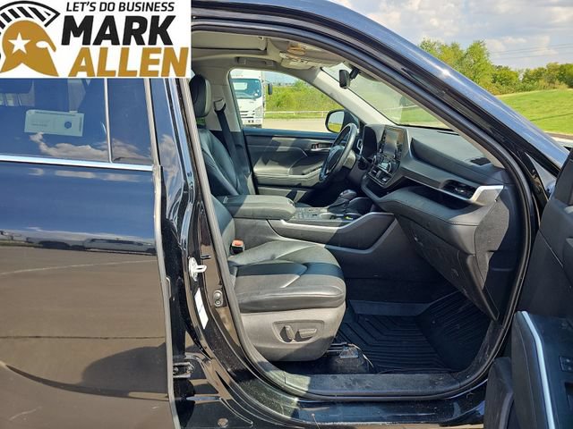 Used 2021 Toyota Highlander XLE AWD/4WD image 27