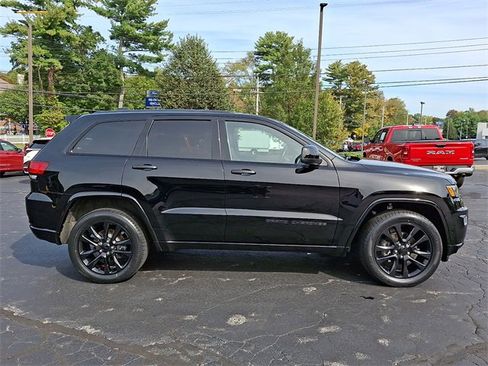 Used 2018 Jeep Grand Cherokee Altitude image 7