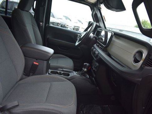 Used 2025 Jeep Wrangler Sahara 4xe AWD/4WD image 18