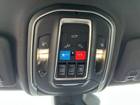New 2026 Jeep Grand Cherokee Limited w/ Limited Altitude Package AWD/4WD image 25