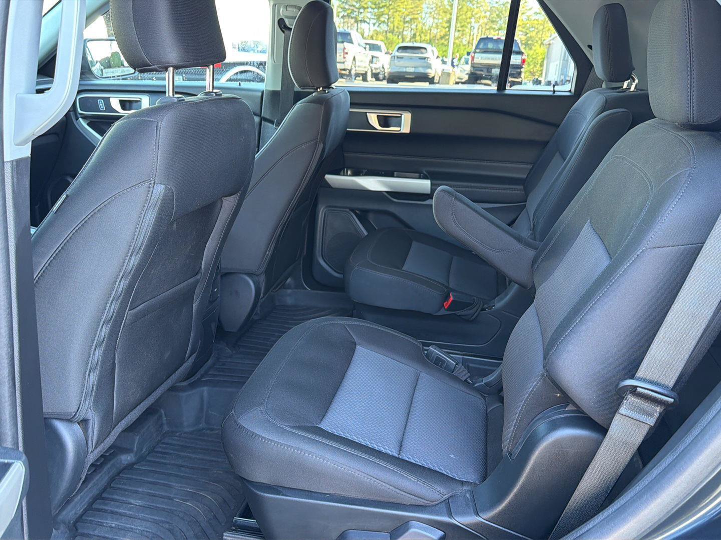 Certified 2024 Ford Explorer XLT RWD image 11