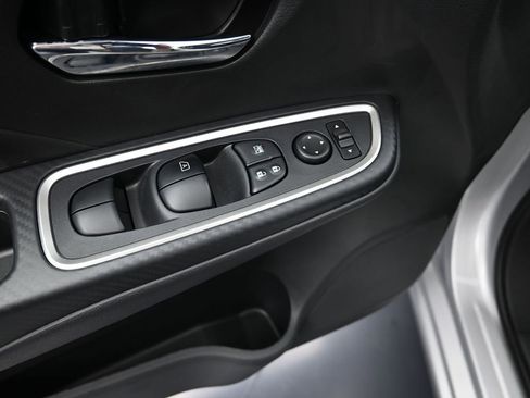 New 2025 Nissan Versa SR w/ Trunk Package FWD image 11