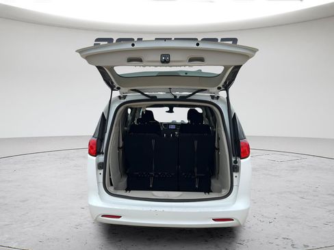 Used 2022 Chrysler Voyager LX FWD image 19