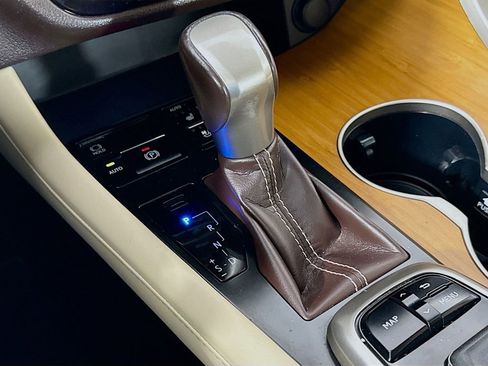 Used 2019 Lexus RX 350 AWD w/ Navigation Package image 17