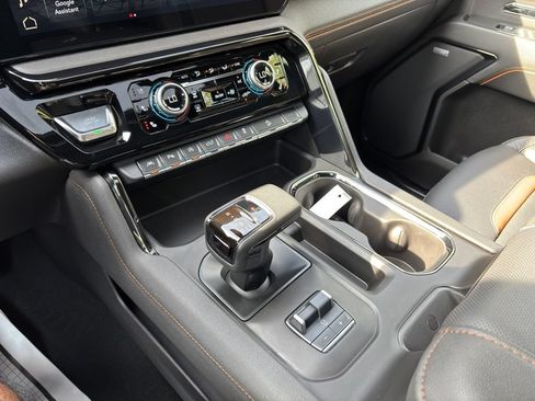 Used 2024 GMC Sierra 1500 AT4 w/ Technology Package AWD/4WD image 36