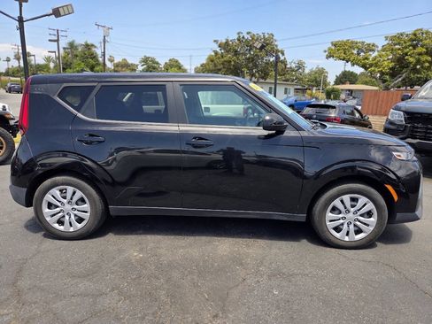 Used 2022 Kia Soul LX FWD image 11