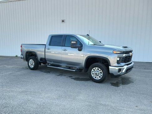 Used 2025 Chevrolet Silverado 2500 LT w/ Convenience Package AWD/4WD image 3