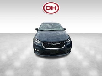 Used 2025 Chrysler Pacifica Select FWD video 2