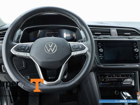 Used 2024 Volkswagen Tiguan SE w/ Panoramic Sunroof Package FWD image 20