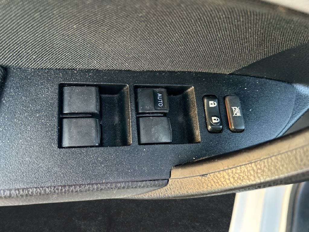 Used 2018 Toyota Corolla LE FWD image 12