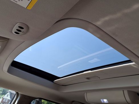Used 2014 Chrysler Town & Country Limited w/ Luxury Group FWD image 20
