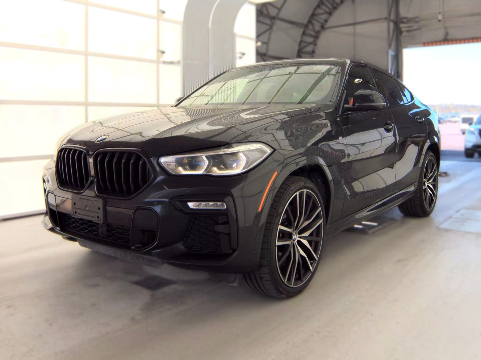 Used 2020 BMW X6 M50i w/ Premium Enhanced Package AWD/4WD image 2