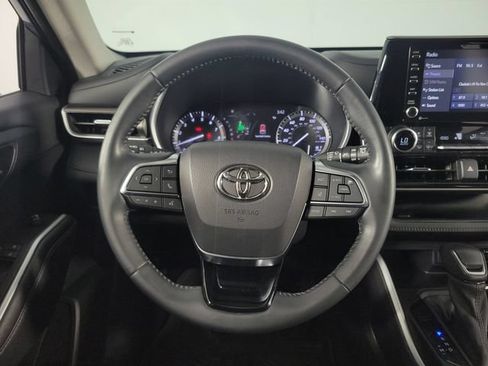 Used 2021 Toyota Highlander XLE FWD image 24