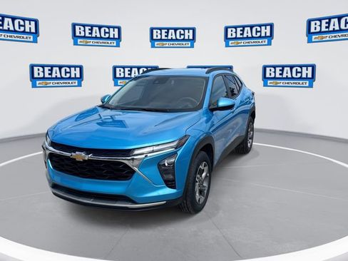 Used 2025 Chevrolet Trax LT FWD image 5