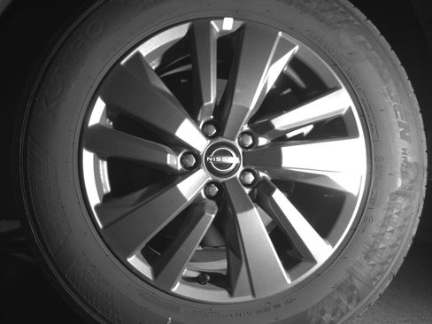 Used 2025 Nissan Pathfinder SV image 14