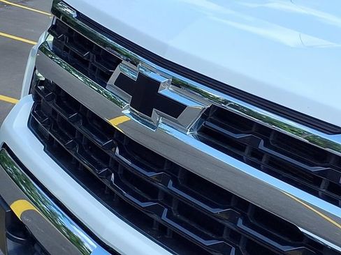 Used 2022 Chevrolet Silverado 1500 LT AWD/4WD image 31