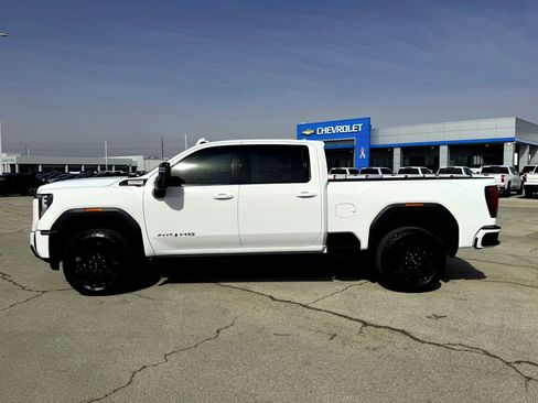 Used 2024 GMC Sierra 2500 AT4 w/ AT4 Premium Plus Package image 10