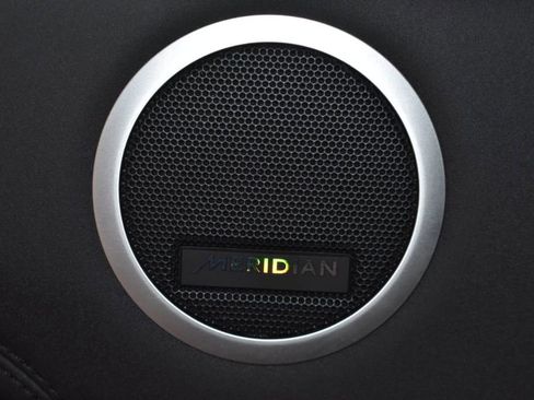 Used 2020 Land Rover Discovery HSE image 16