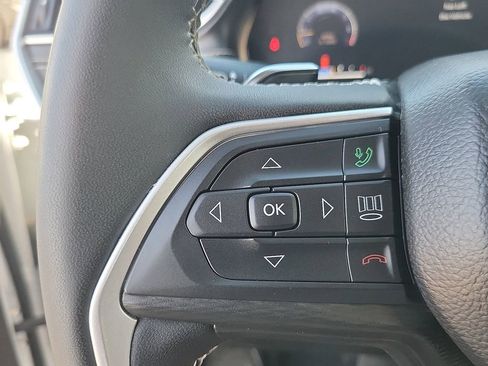 Used 2024 Jeep Grand Cherokee L Laredo image 5