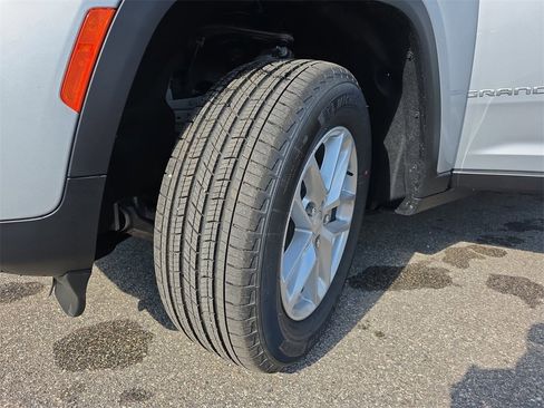 New 2026 Jeep Grand Cherokee Laredo X image 32