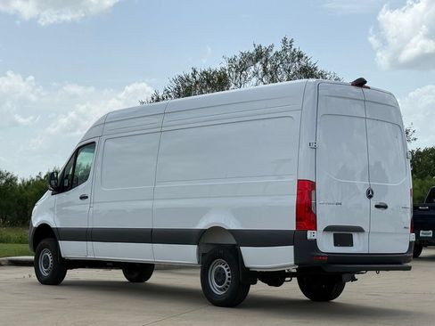 Used 2025 Mercedes-Benz Sprinter 2500 image 4