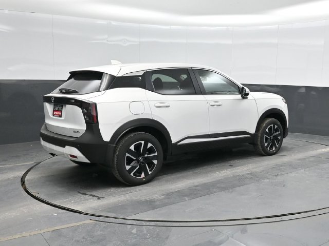 Used 2025 Nissan Kicks SV AWD/4WD image 3