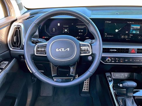 Used 2025 Kia Sorento SX image 5