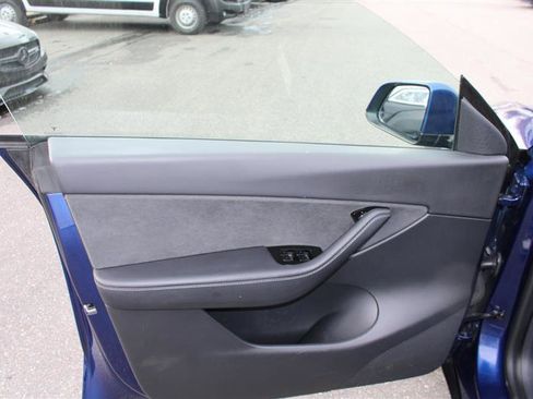 Used 2020 Tesla Model Y Long Range image 12