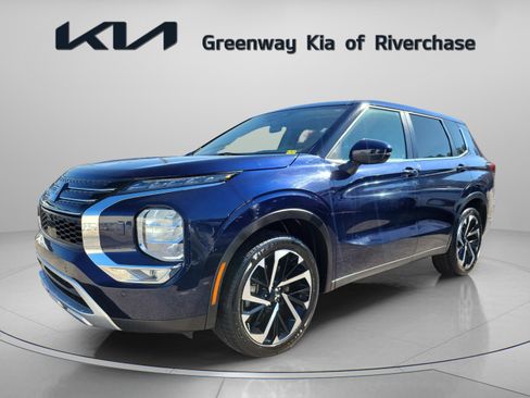 Used 2024 Mitsubishi Outlander SE image 3