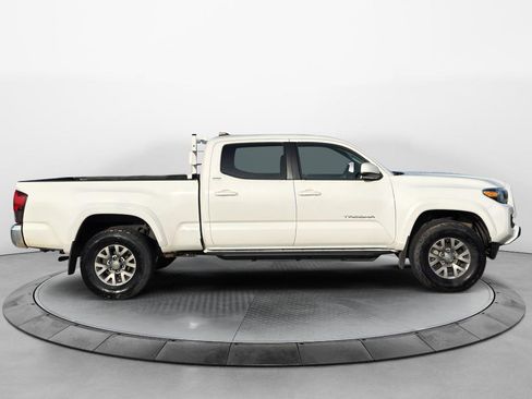 Used 2018 Toyota Tacoma SR5 image 4