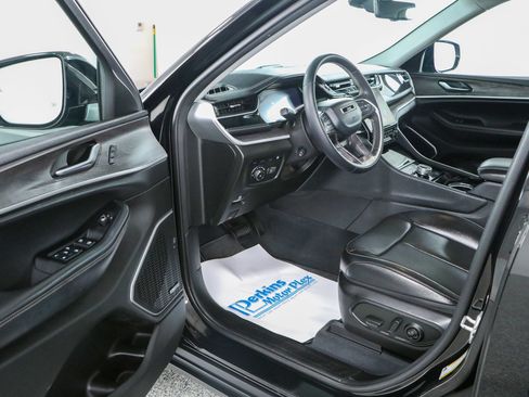Used 2023 Jeep Grand Cherokee 4WD 4xe w/ Luxury Tech Group II image 3