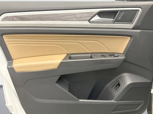 Used 2022 Volkswagen Atlas Cross Sport SE w/ Panoramic Sunroof Package image 9