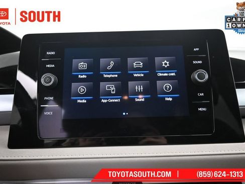Used 2025 Volkswagen Taos SE FWD image 17
