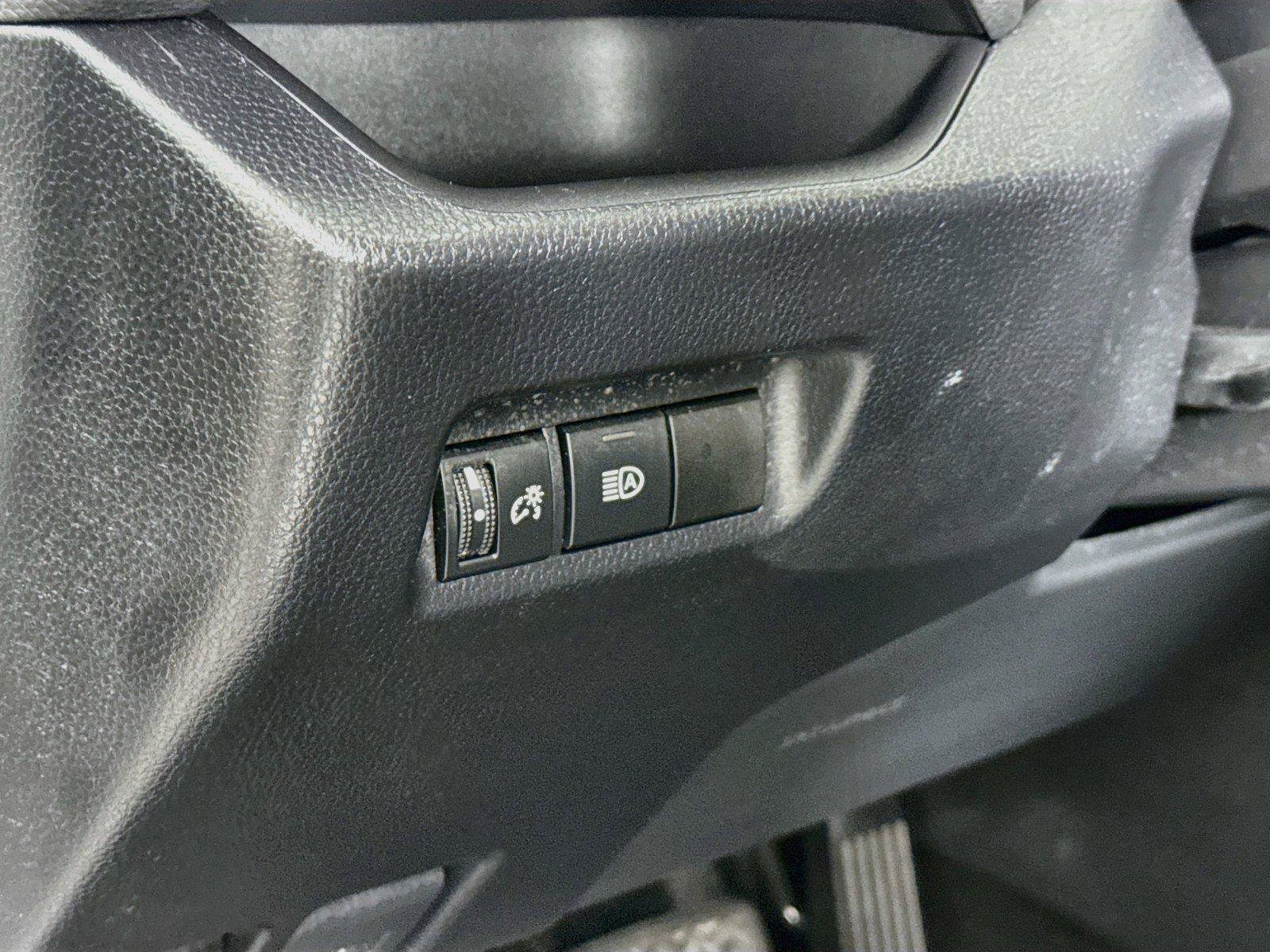 Used 2019 Toyota RAV4 LE AWD/4WD image 14
