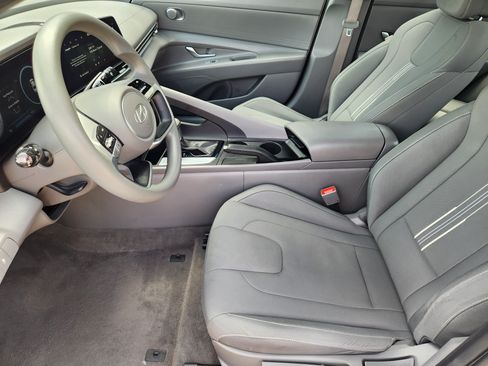 Used 2024 Hyundai Elantra SEL FWD image 12