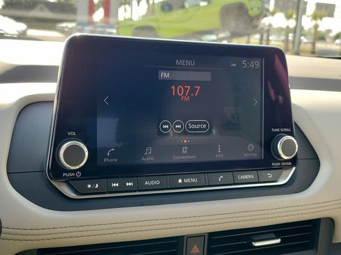 Used 2023 Nissan Rogue SV FWD image 11