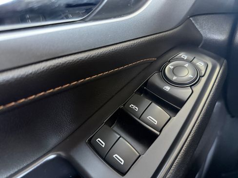 Used 2019 Chevrolet Traverse LT FWD image 23
