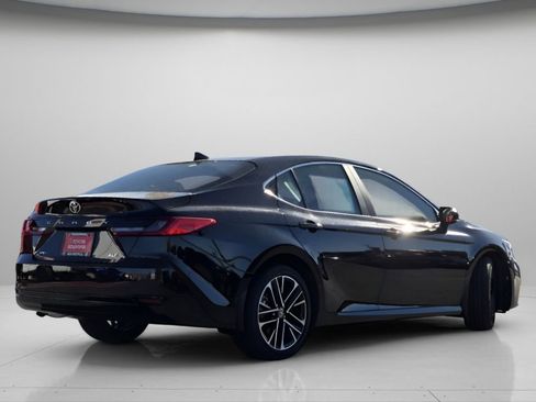 Used 2025 Toyota Camry XLE FWD image 19